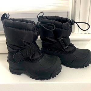 Toddler boys/girls snow boots size 6 , black
